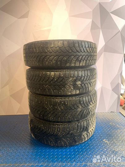 Bridgestone Blizzak Spike-01 205/70 R15