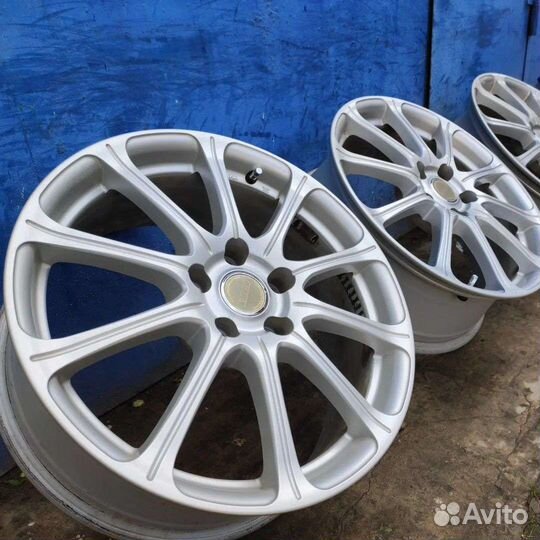 Bridgestone Vaggio R18; 114.3X5; 7.0J; +42