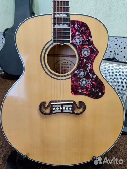 Электроакустическая гитара Gibson J-200