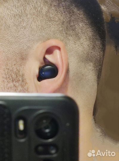 Bluetooth гарнитура с двумя кейсами