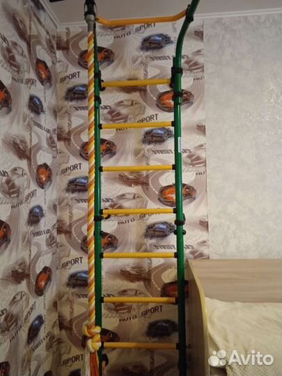 Турник настенный