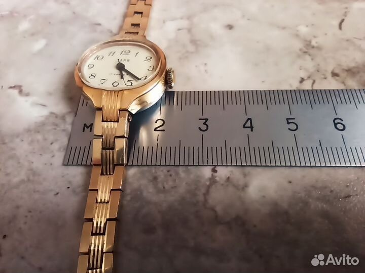 Позолоченные часы, Заря