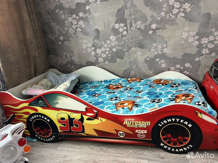 Детская кровать машинка