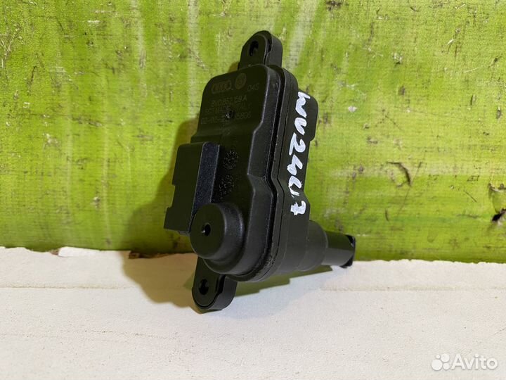 Активатор замка крышки бензобака VAG 8V0862159A