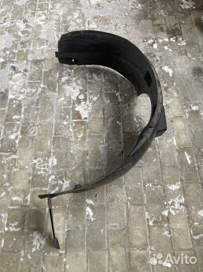 Opel antara Подкрылок передний правый 96660302