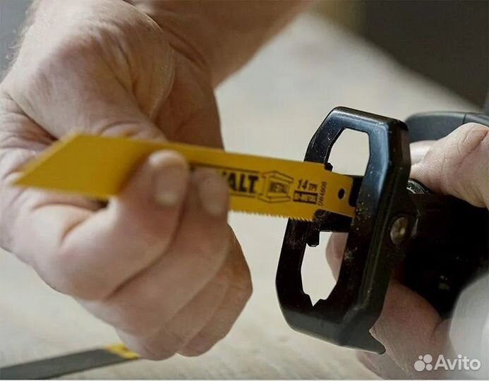 Dewalt DCS369 Сабельная пила