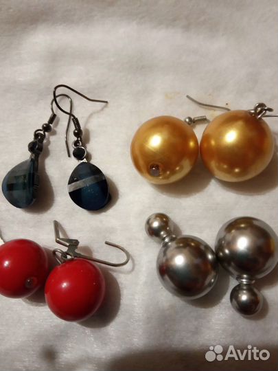 Сережки разные