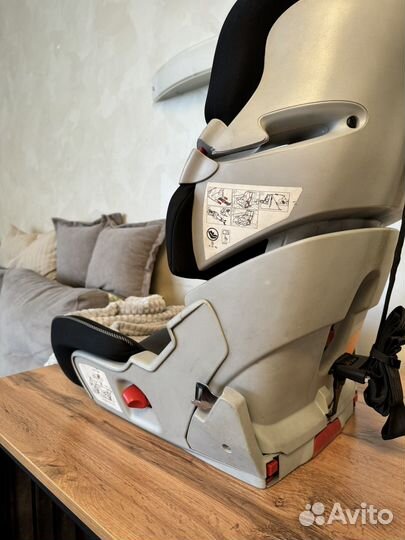 Детское кресло в машину bmw