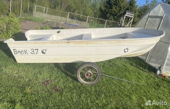 Моторная лодка Волк 3.7