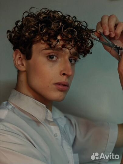 Модель на биозавивку волос