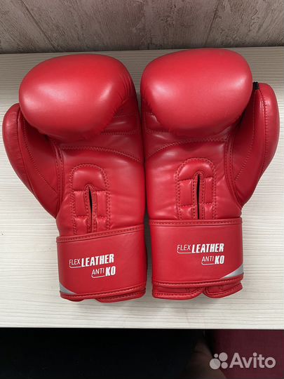 Боксерские перчатки Clinch 12 OZ