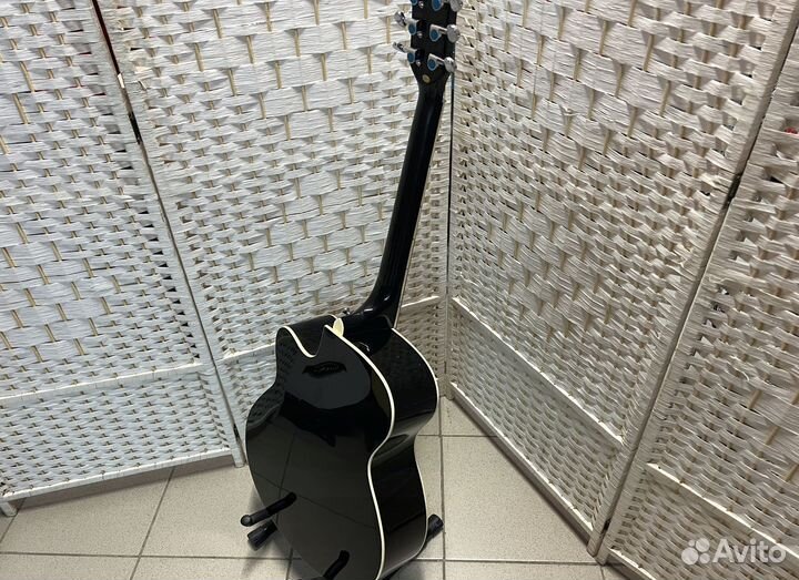 Гитара черная