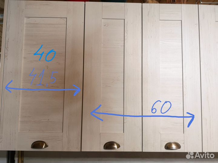 Кухонный подвесной шкаф