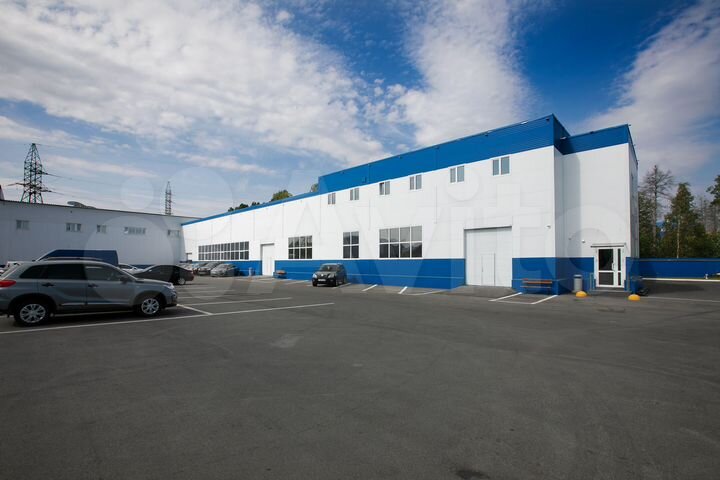 Здание, 3200 м²