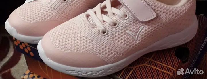 Кроссовки легкие