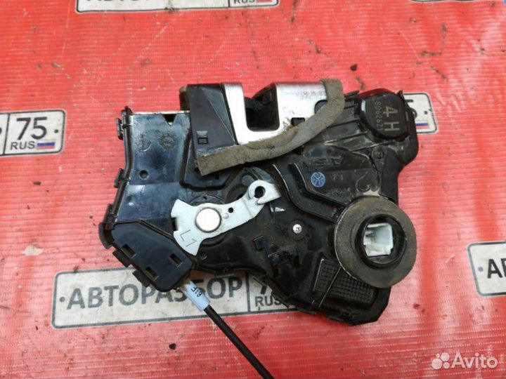 Замок двери передний левый Toyota Corolla Fielder