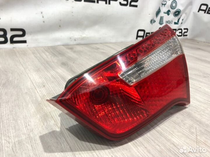 Фонарь крышки багажника правый Kia Rio 3 G4FA 2014