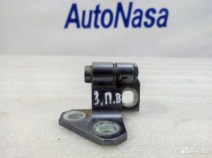 Петля двери задняя правая Volkswagen Jetta