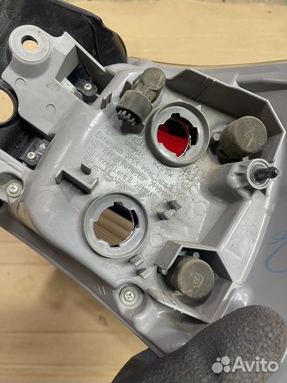 Фонарь задний левый в крыло Toyota Highlander 3