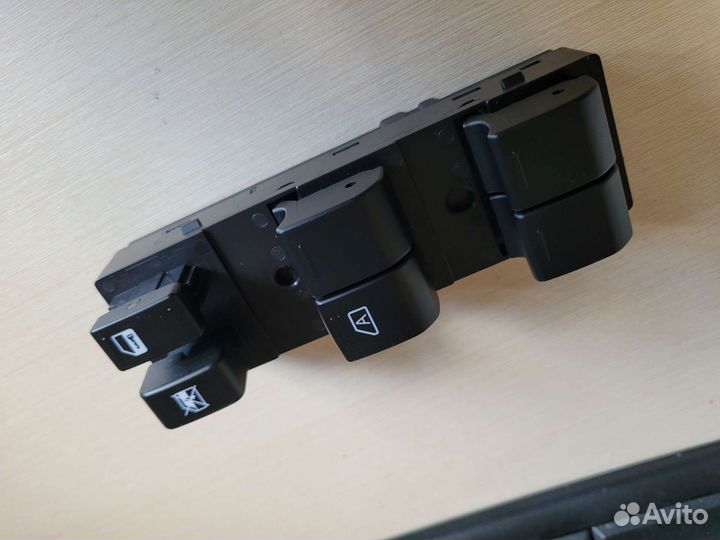 Блок управления стеклоподъемниками Nissan