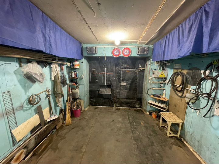 Гараж, > 30 м²