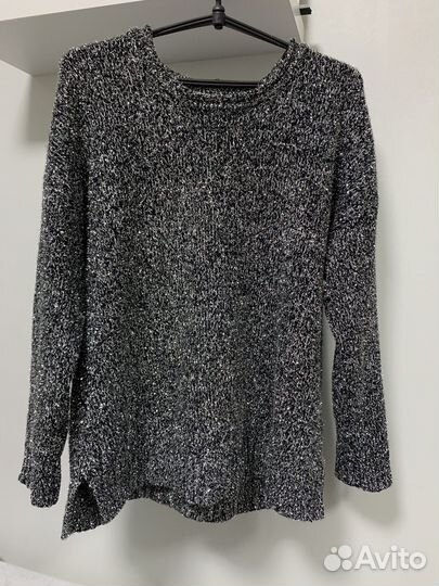 Объемный свитер женский