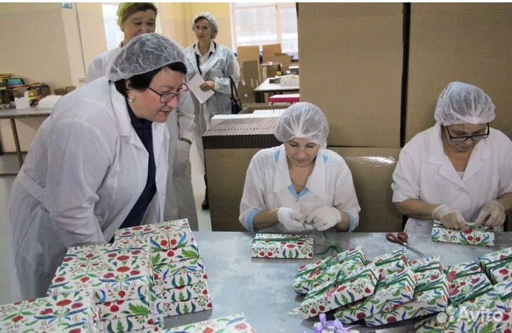 Укладчица /к новогодних подарков - Вахта в Москве