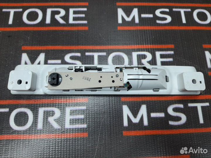 Плафон освещения задний правый Mercedes-Benz