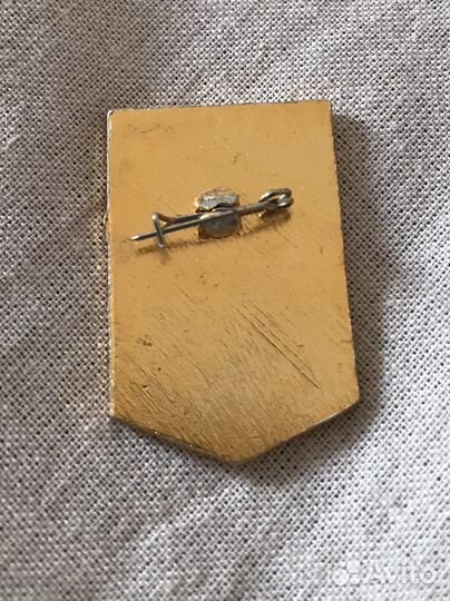 Значок ударник коммунистического труда