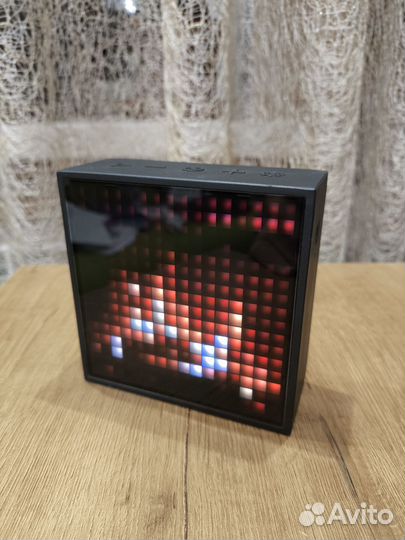 Беспроводная колонка с экраном Divoom timebox