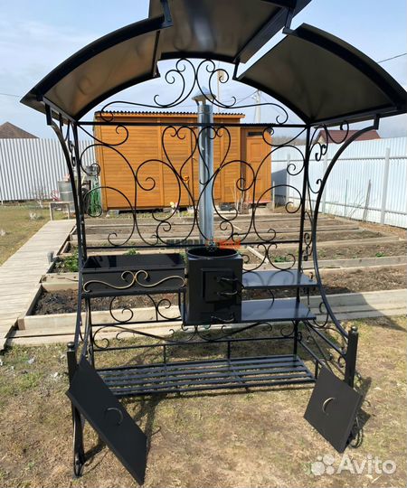 Мангал с крышей