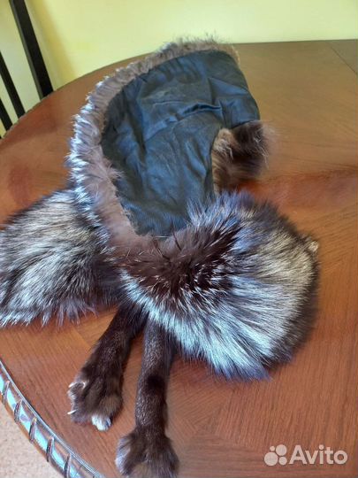 Меховой воротник чернобурка