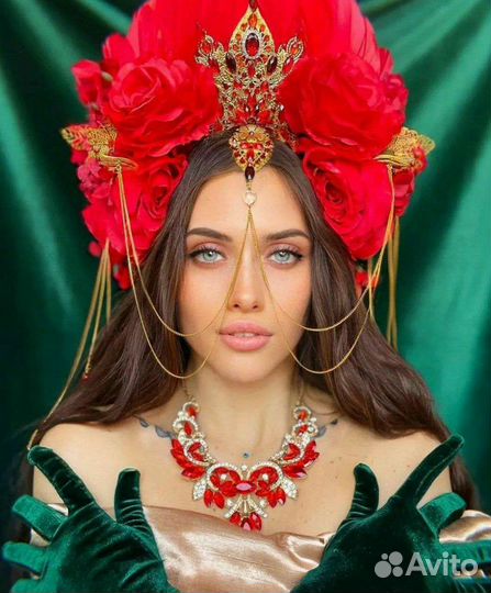 Головной убор с цветами,перьями