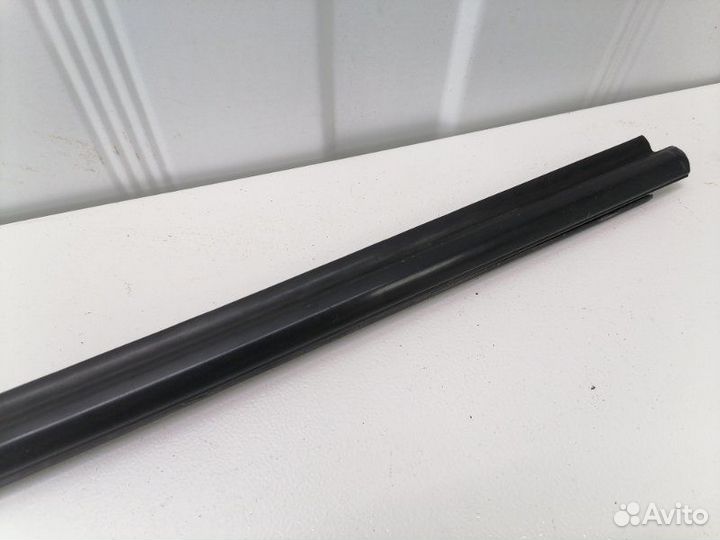 Уплотнитель (бархотка ) передний правый Toyota