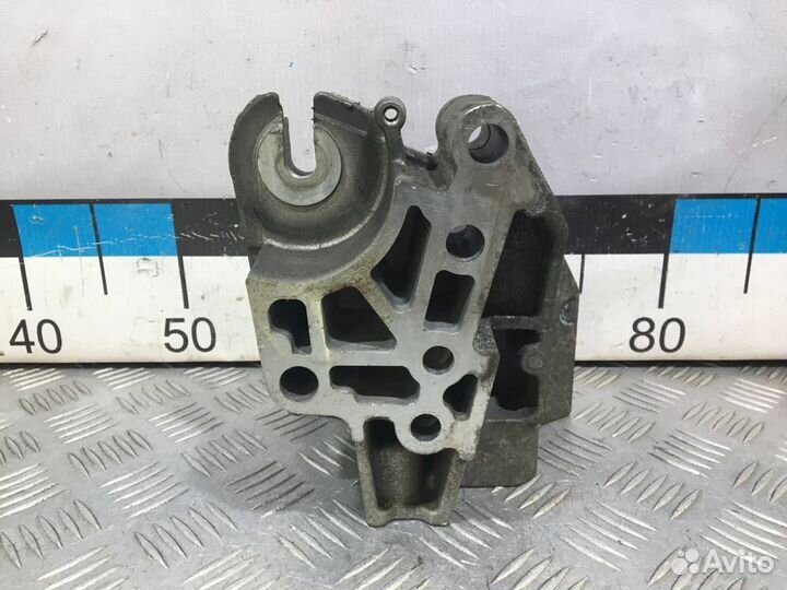 Б/У Кронштейн двигателя правый#002