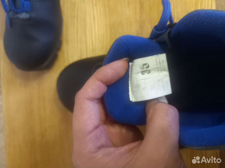 Лыжные ботинки и лыжи