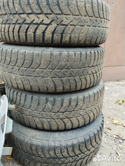 Солярис/ Киа Рио Колеса в сборе r15 зимние 4 100