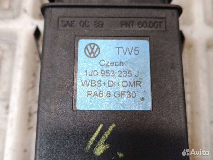 Кнопка аварийной сигнализации Volkswagen Jetta