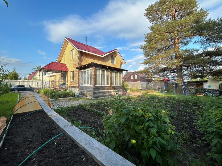 Дом 184 м² на участке 10 сот.