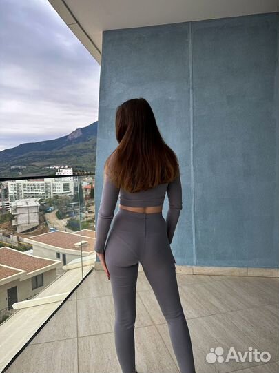 Женский спортивный костюм