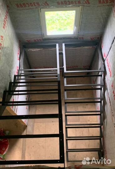 Лестница с забежными ступенями под ключ