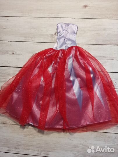 Платье для кукол формата Барби