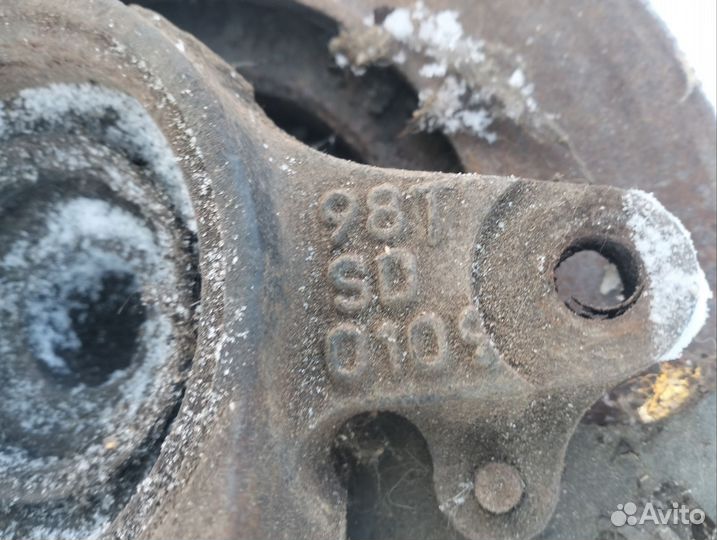 Передние стойки со ступицей и тормозными дисками