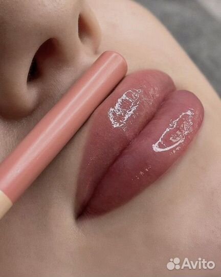 Косметолог, увеличение губ