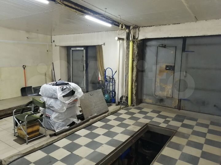 Гараж, > 30 м²