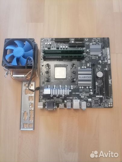 Материнская плата с процессором и памятью