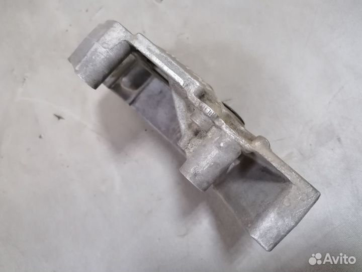 Кронштейн двигателя правый Renault Logan 2005-2014