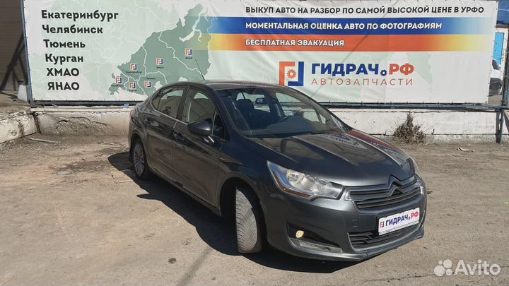 Стекло двери передней левой (форточка) Citroen C4