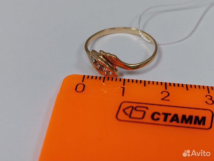 Кольцо с камнями золотое