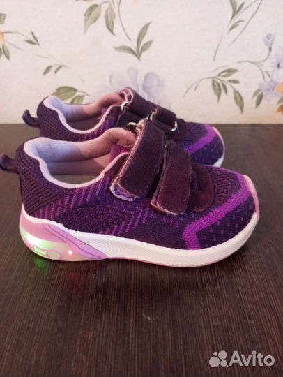 Кроссовки для девочки 22